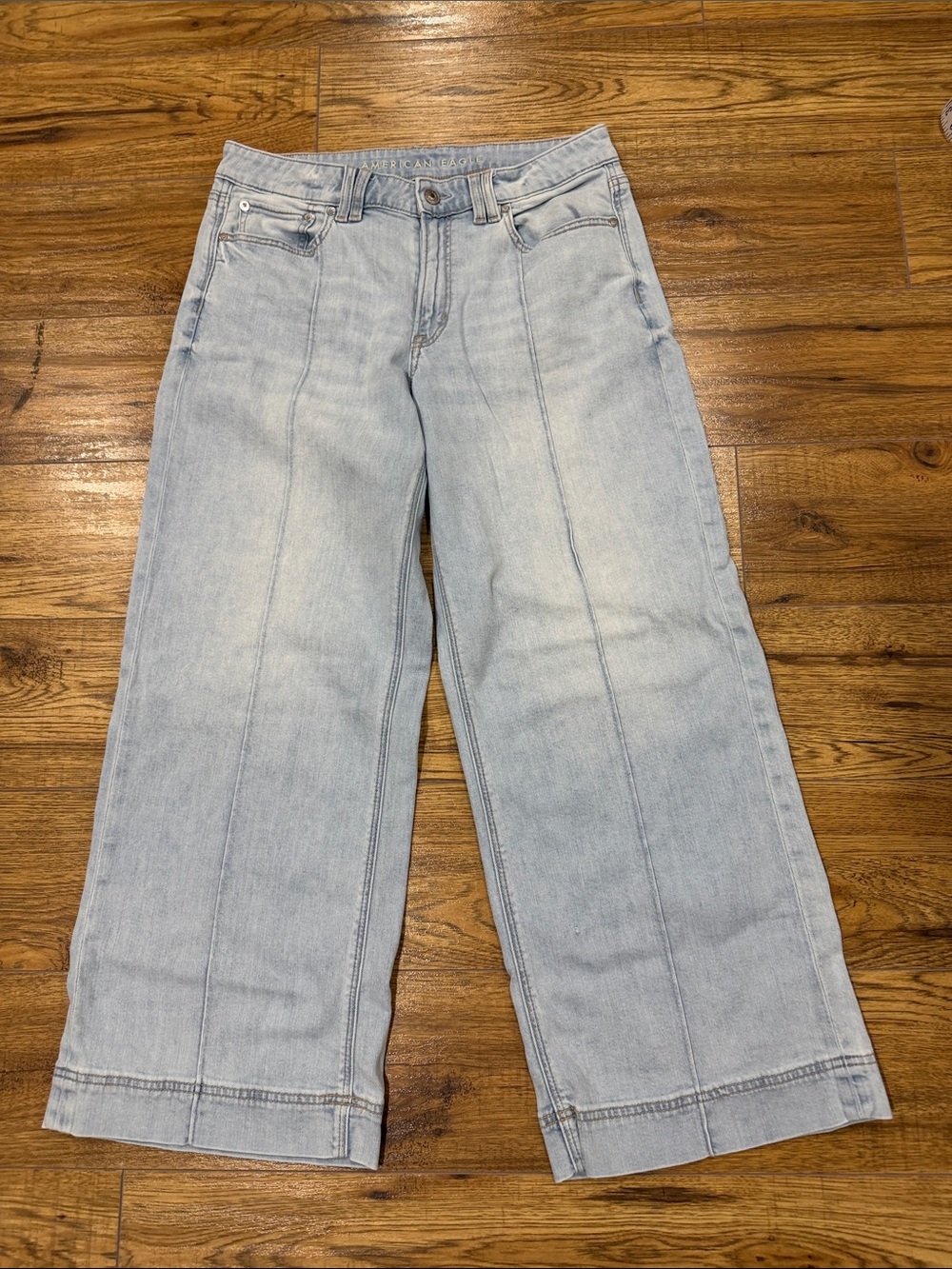 American Eagle Outfitters Light Blue Wide Leg with front seam Jeans Sz 8  Cute!